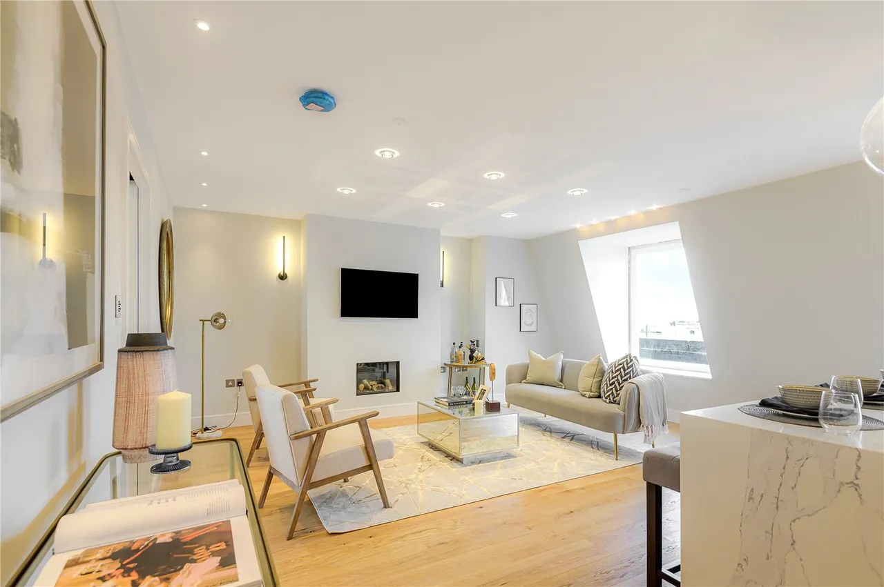 Bridge Road, East Molesey, KT8 9EU, photo 11