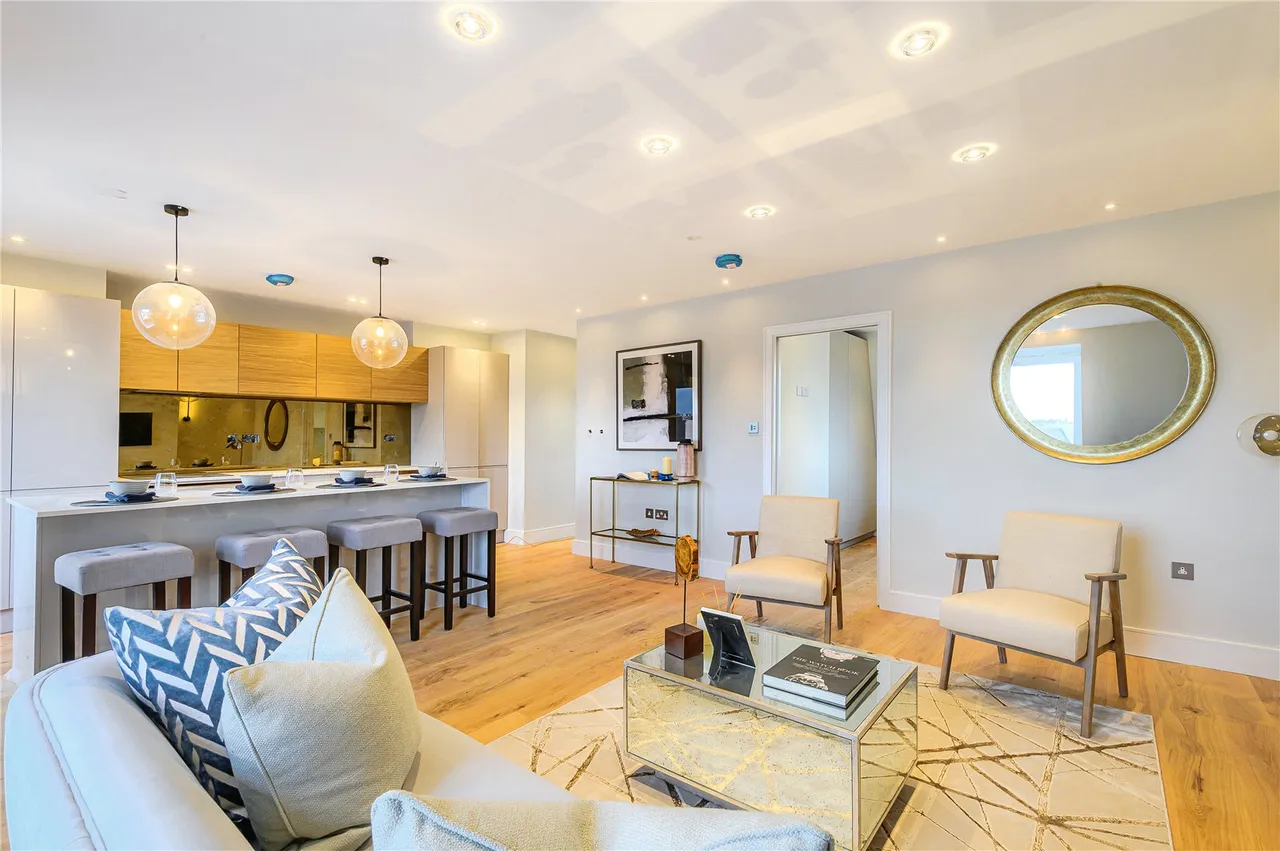 Bridge Road, East Molesey, KT8 9EU, photo 4