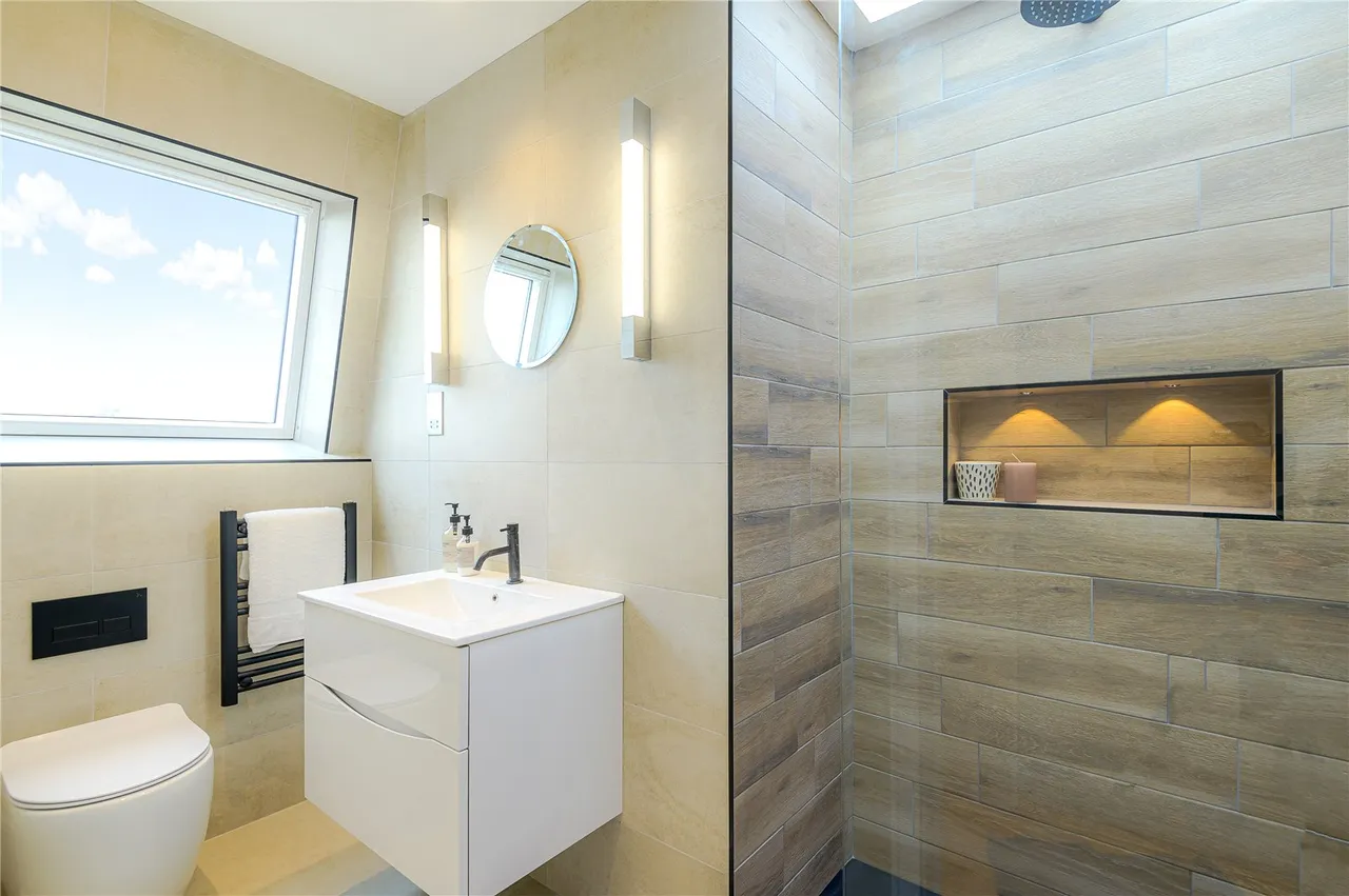 Bridge Road, East Molesey, KT8 9EU, photo 8