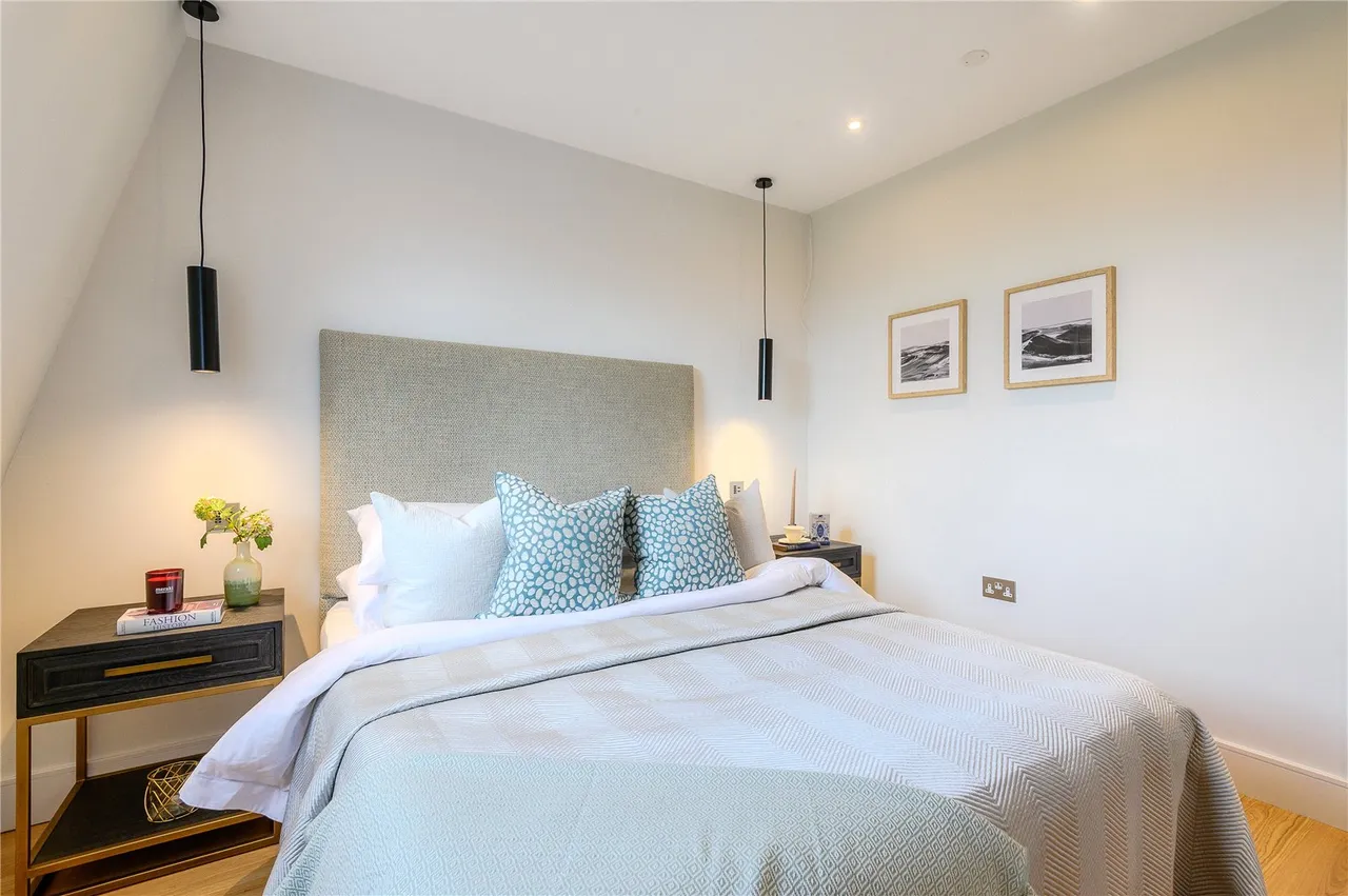 Bridge Road, East Molesey, KT8 9EU, photo 6