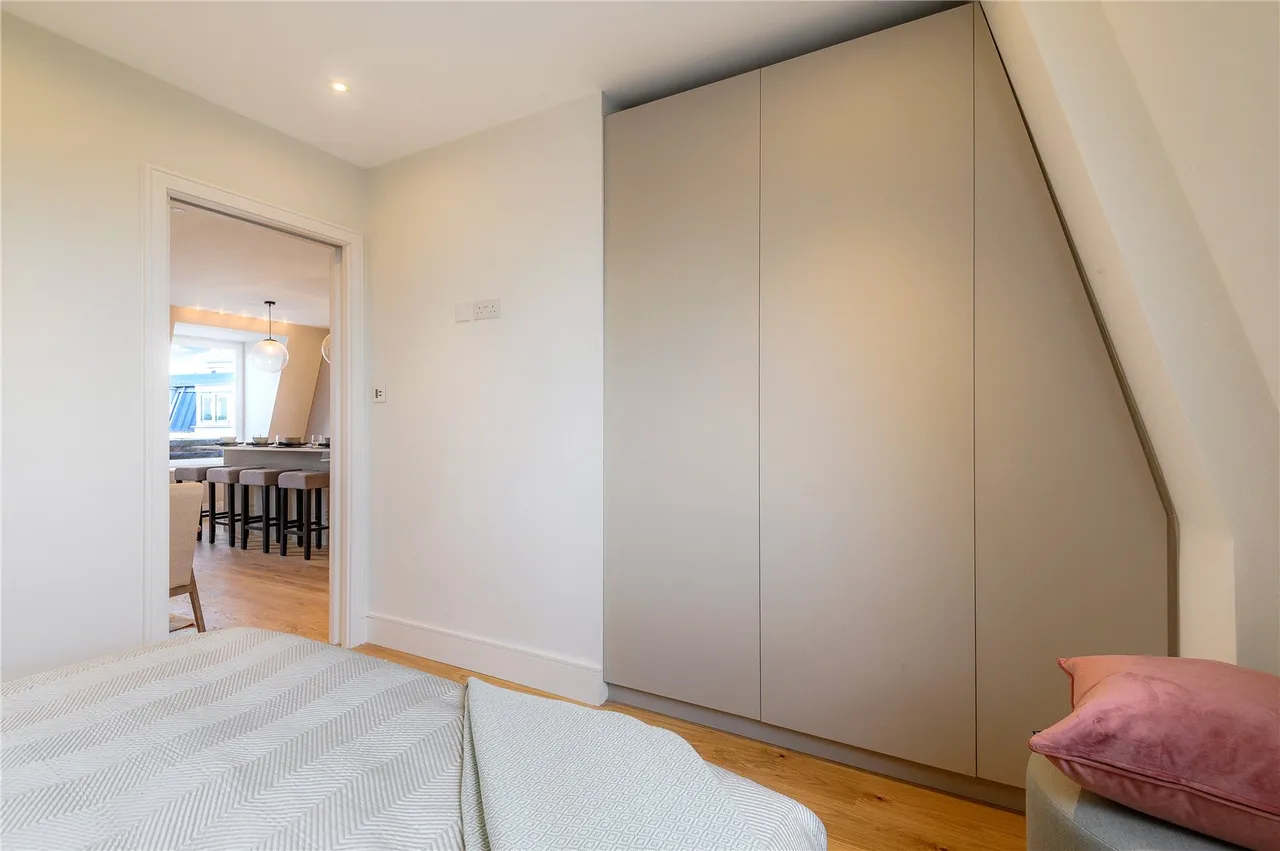 Bridge Road, East Molesey, KT8 9EU, photo 7