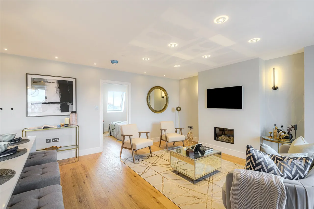 Bridge Road, East Molesey, KT8 9EU, photo 3