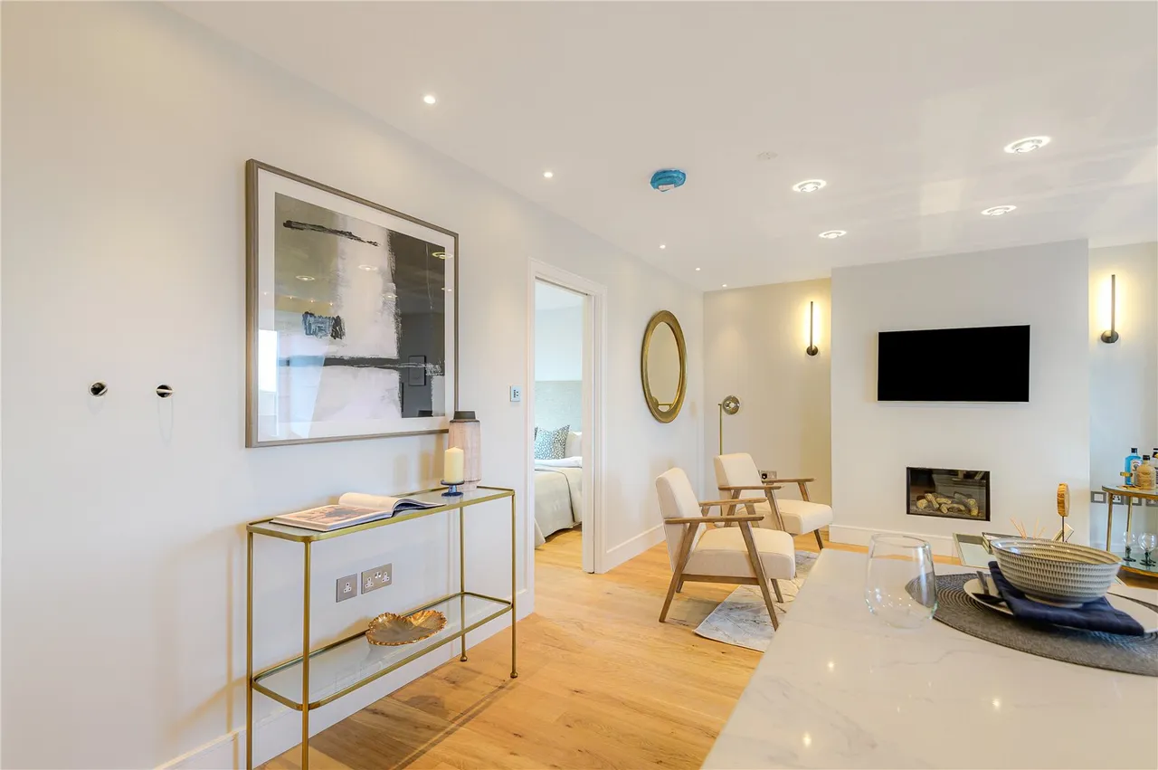 Bridge Road, East Molesey, KT8 9EU, photo 13