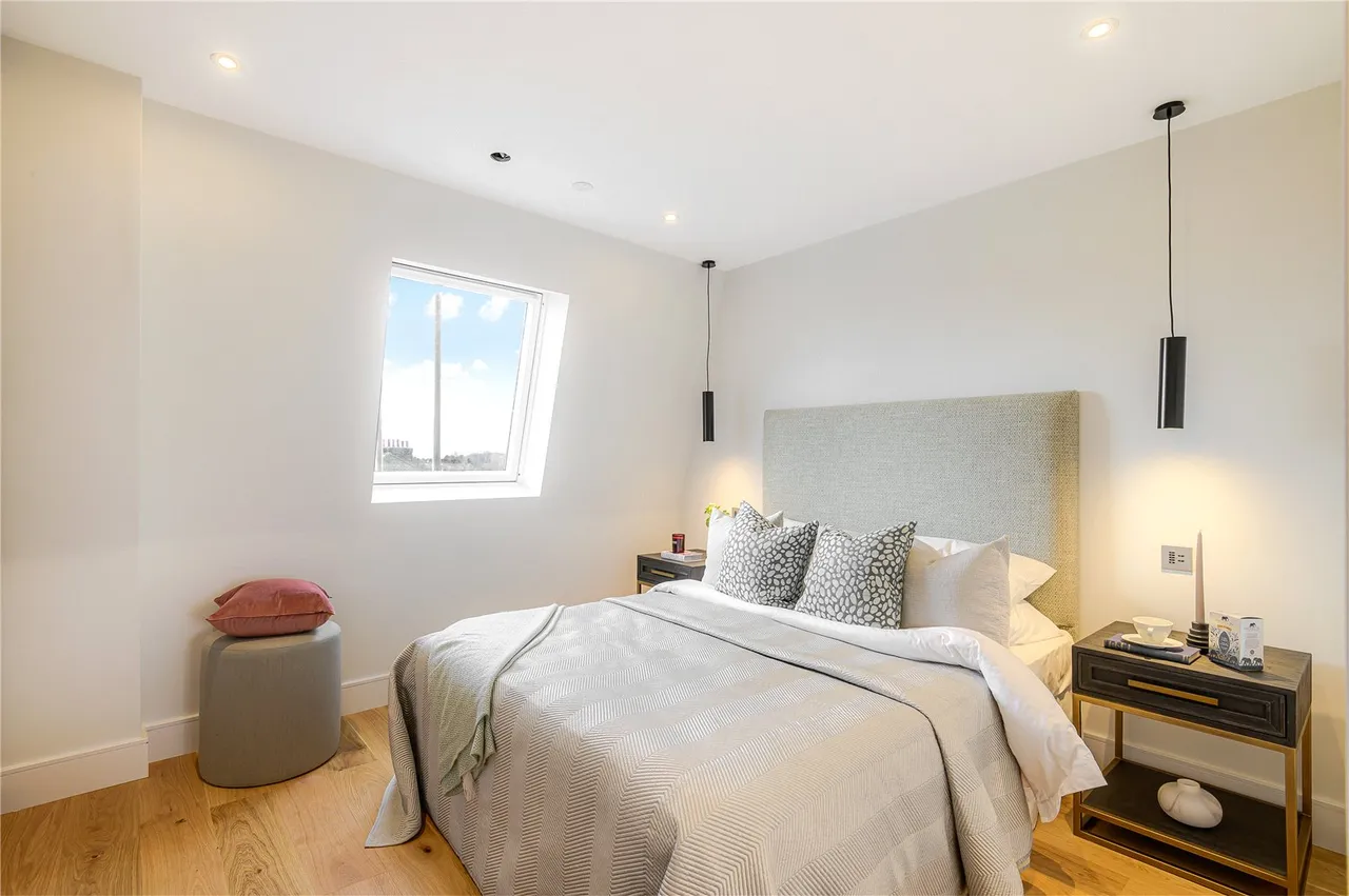 Bridge Road, East Molesey, KT8 9EU, photo 16