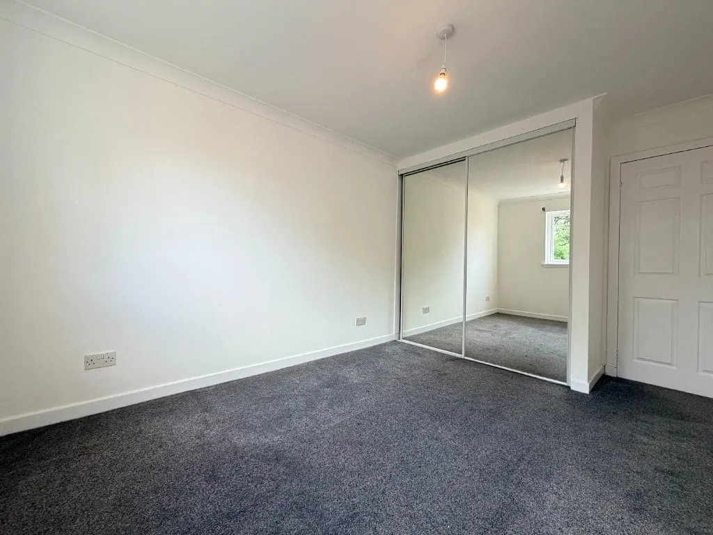 Neilston Road, Paisley, PA2, photo 8