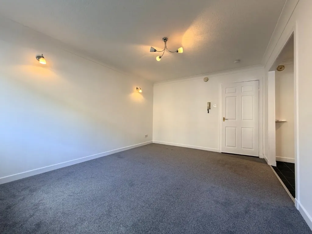 Neilston Road, Paisley, PA2, photo 3