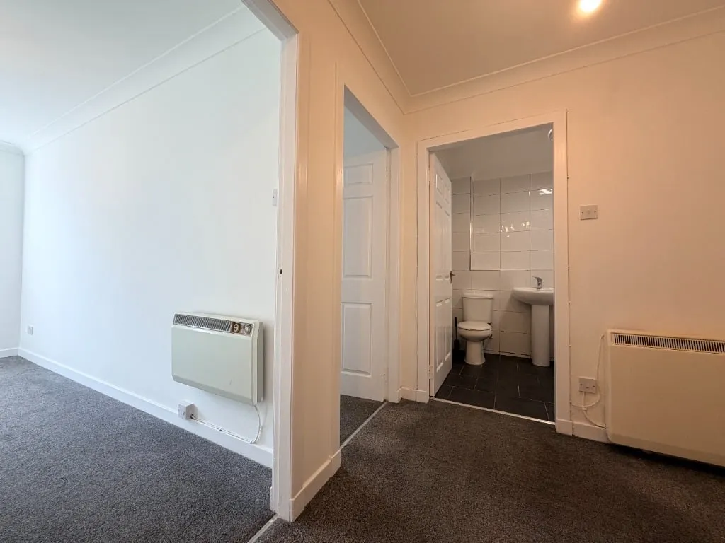 Neilston Road, Paisley, PA2, photo 12