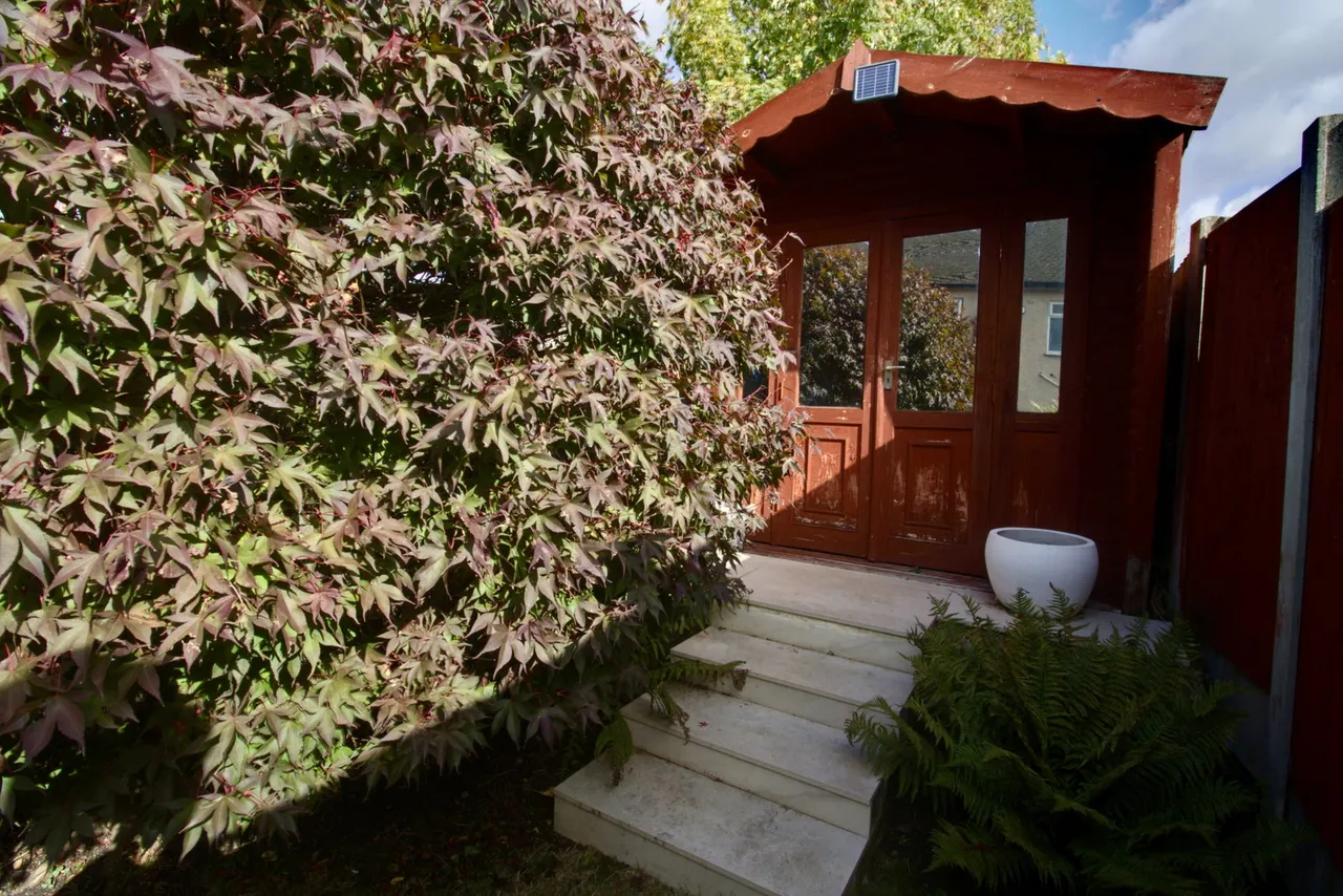 Avenue Road, Harold Wood, RM3, photo 18