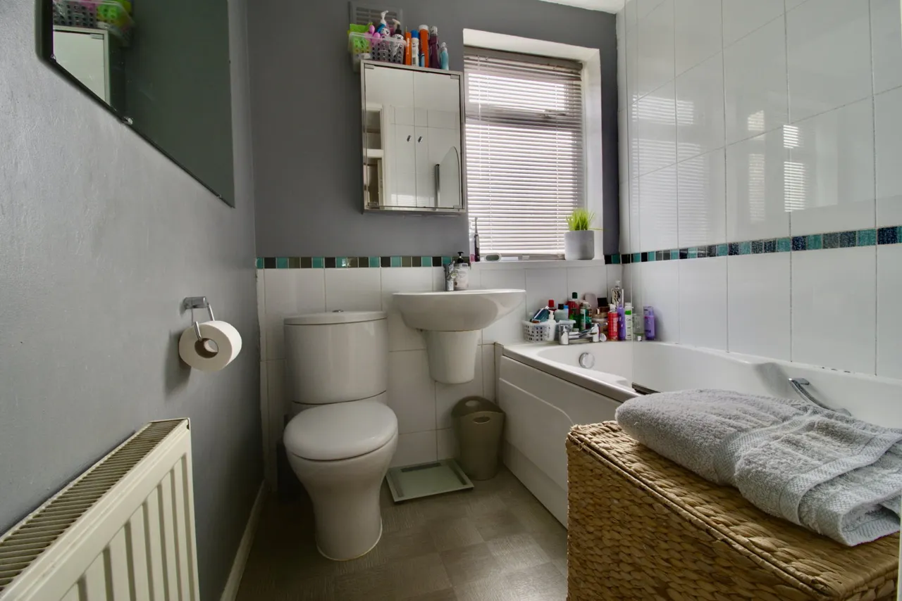 Avenue Road, Harold Wood, RM3, photo 16