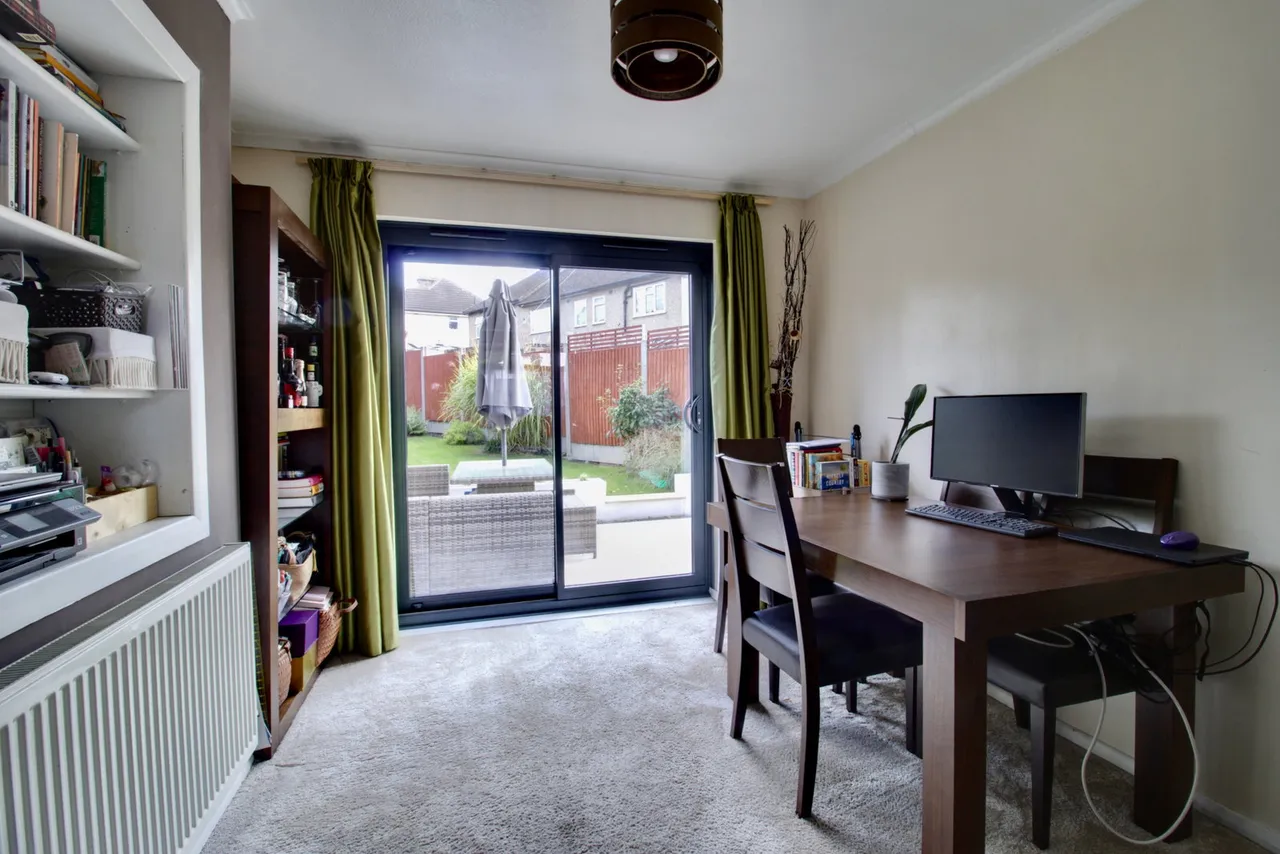 Avenue Road, Harold Wood, RM3, photo 7