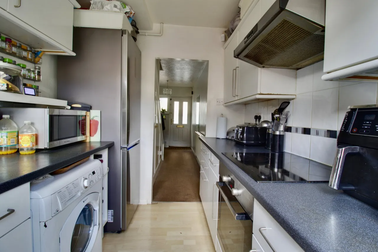 Avenue Road, Harold Wood, RM3, photo 9