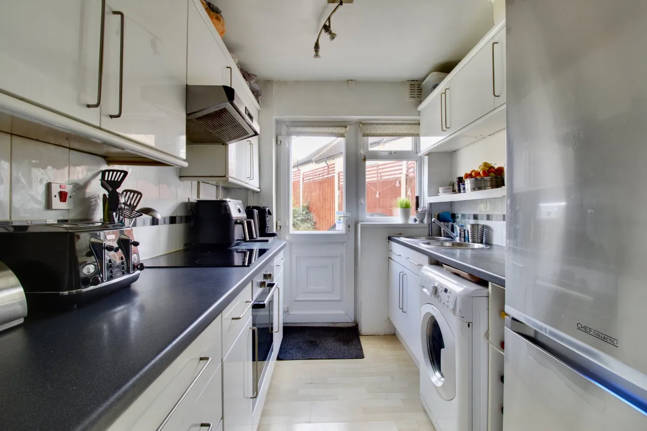 Avenue Road, Harold Wood, RM3, photo 8
