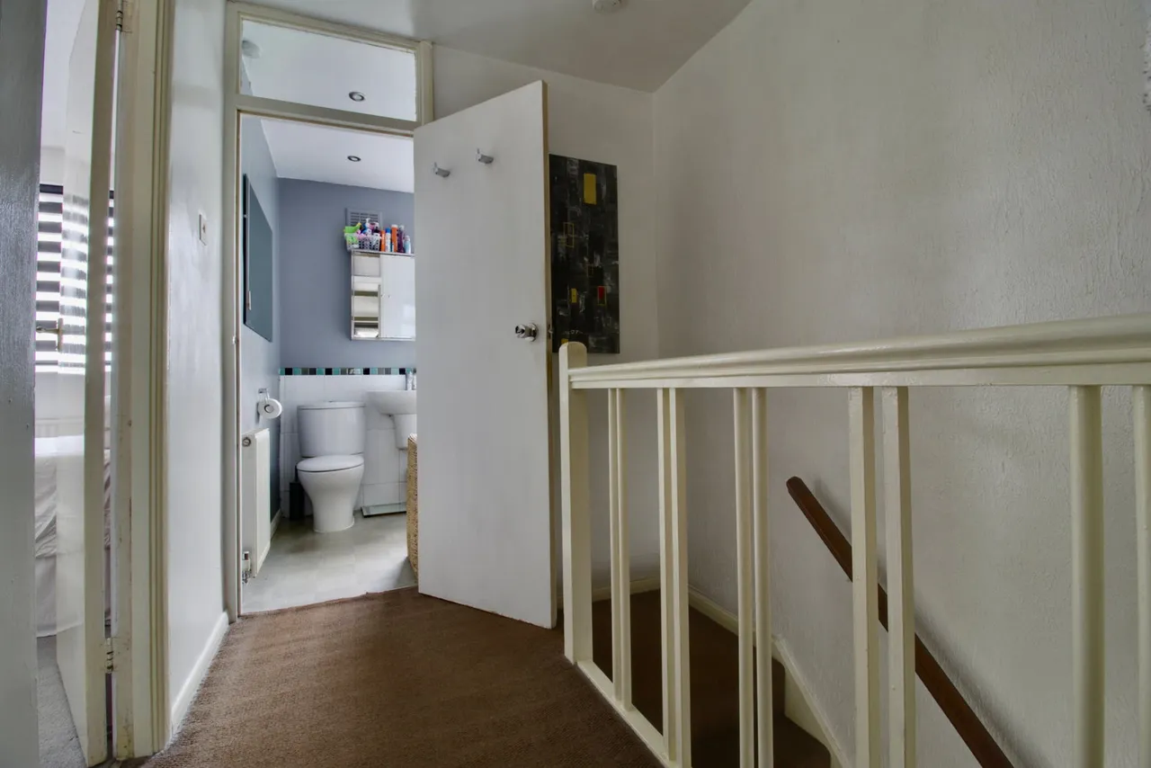 Avenue Road, Harold Wood, RM3, photo 11
