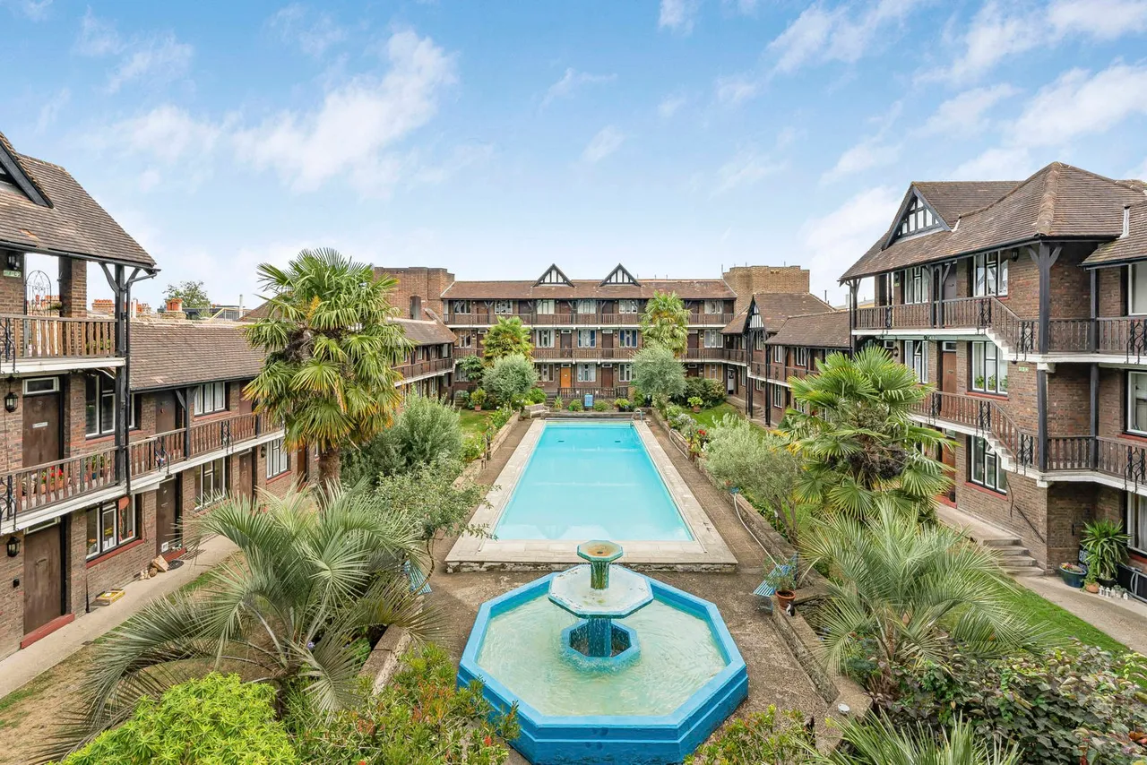 1 bed flat for sale, Tudor Close, Brixton Hill, SW2
