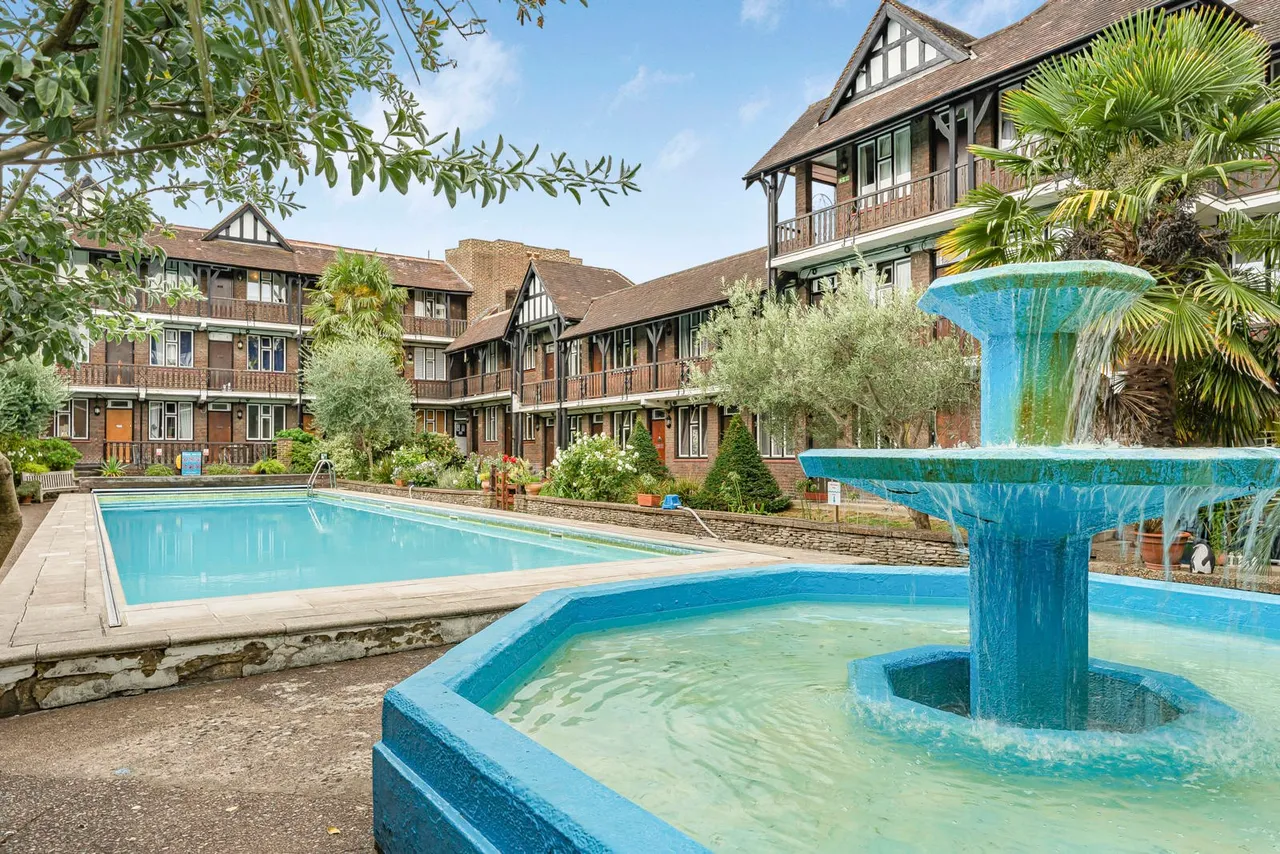 Tudor Close, Brixton Hill, SW2, photo 13
