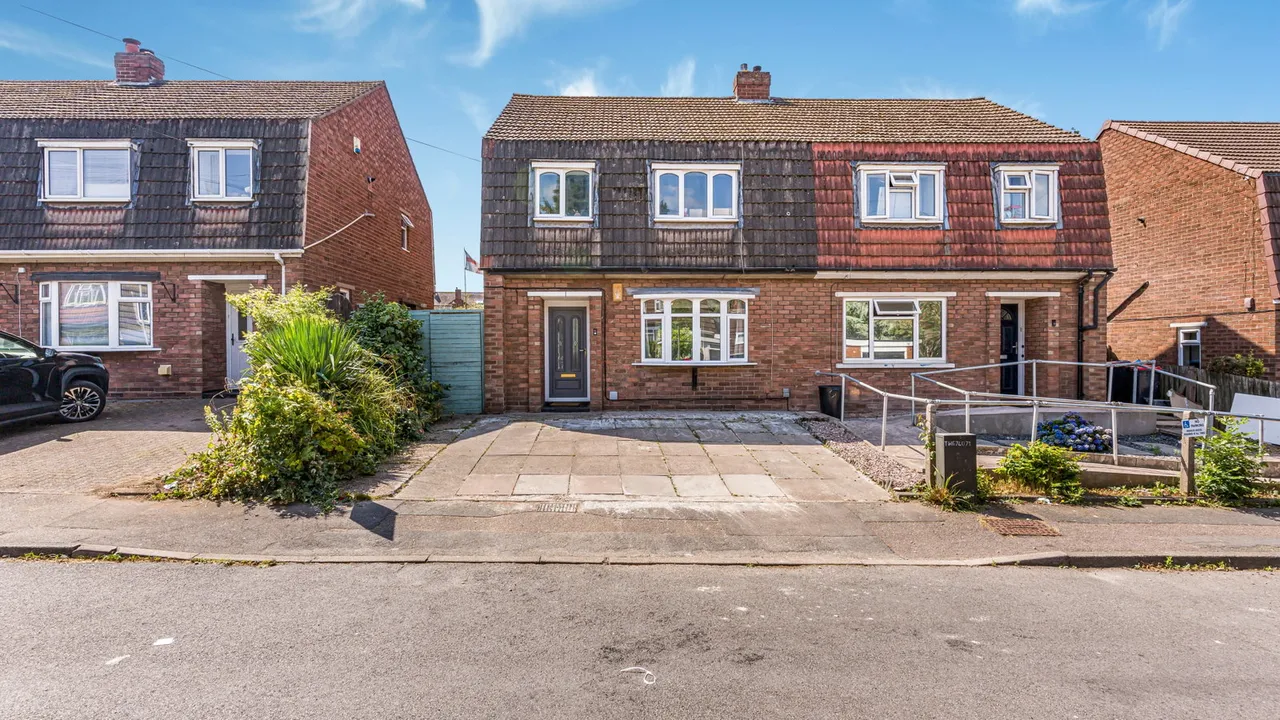 3 bed house for sale, MacGregor Crescent, Tamworth, B77