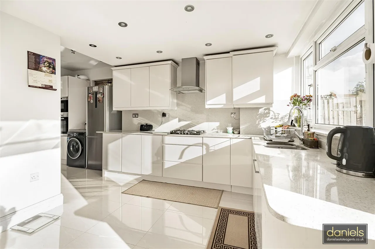 Elms Gardens, Wembley, HA0, photo 3