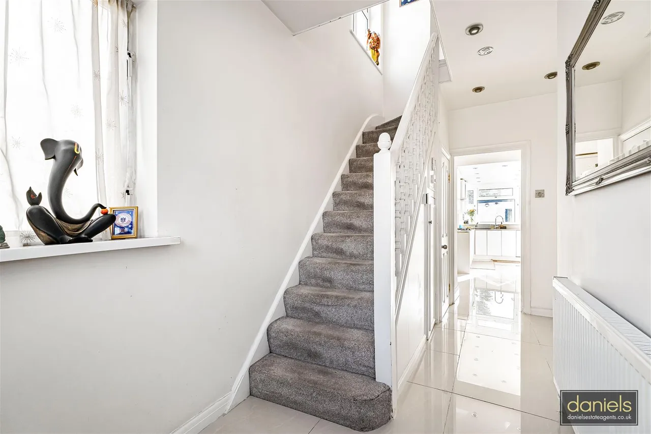Elms Gardens, Wembley, HA0, photo 5