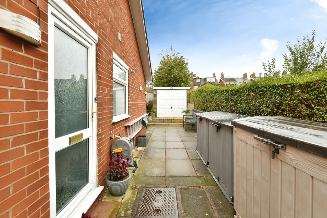 Oakwood Crescent, Sandbach, CW11, photo 24