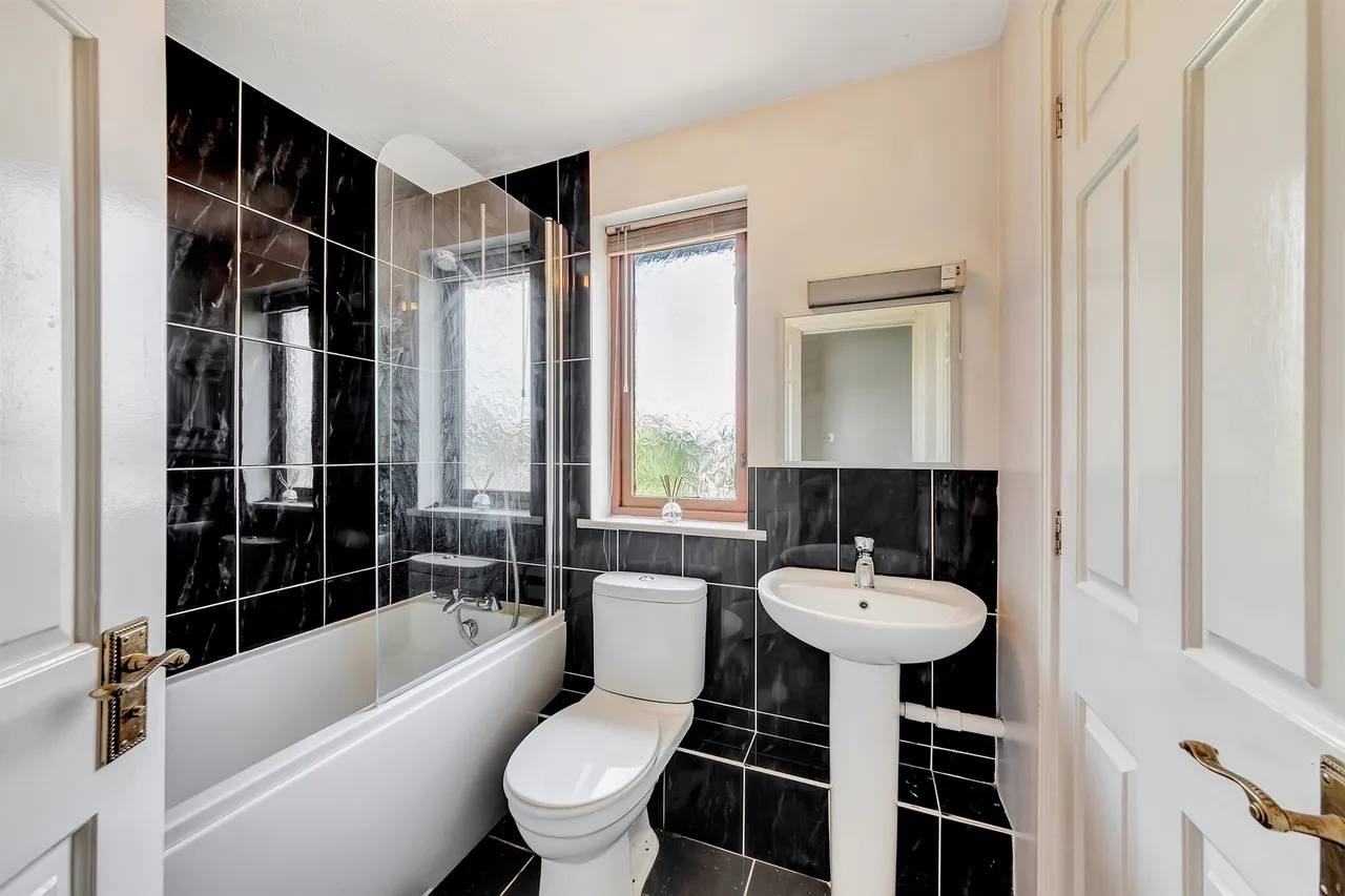 Farriers Road, Epsom, KT17, photo 6