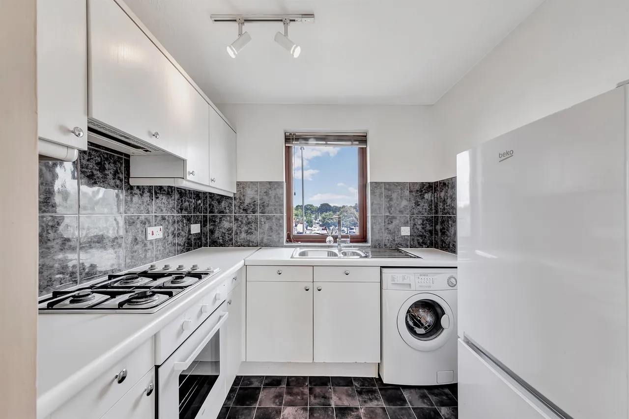 Farriers Road, Epsom, KT17, photo 5