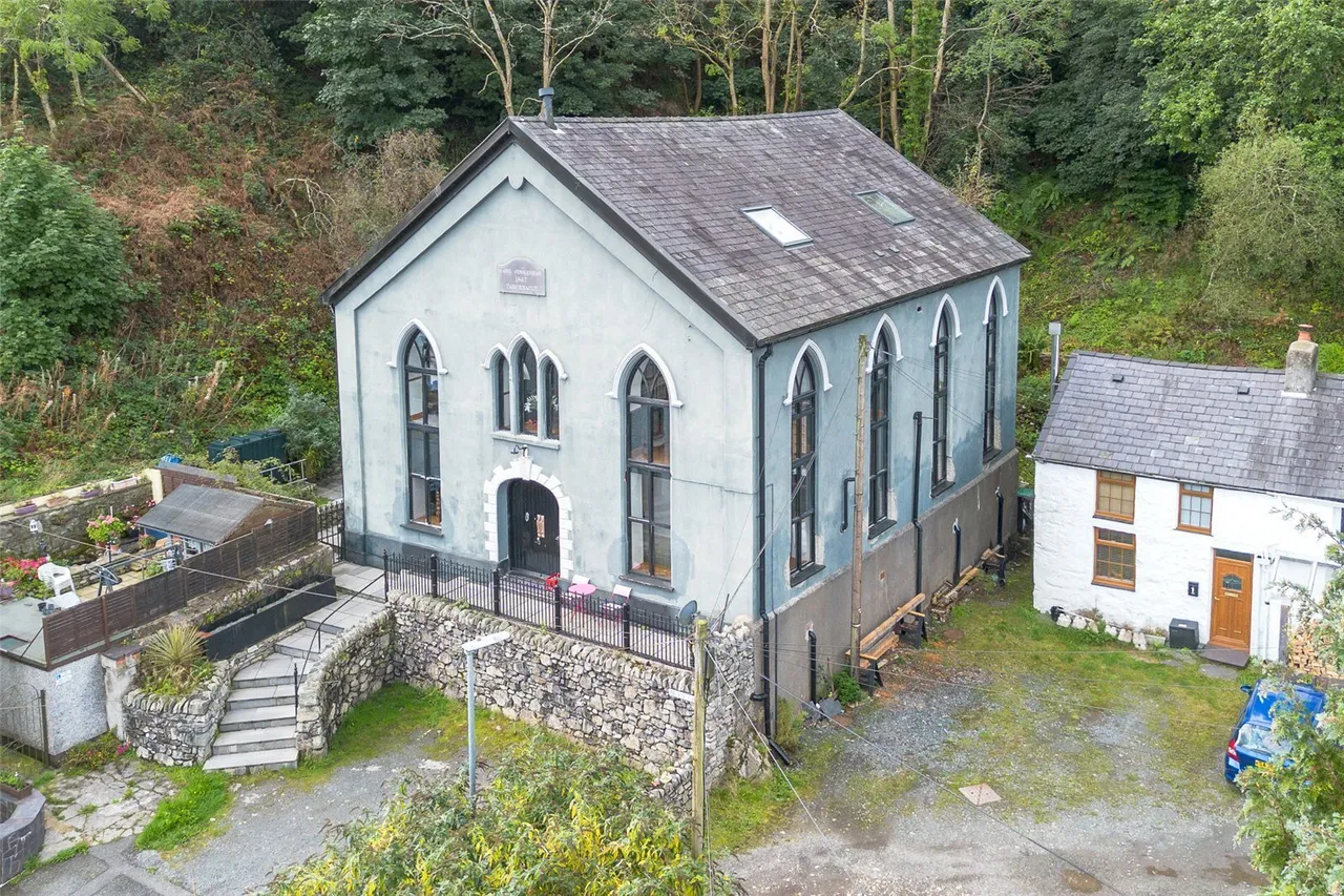 4 bed house for sale, Bryn Crwn, Cwm-y-Glo