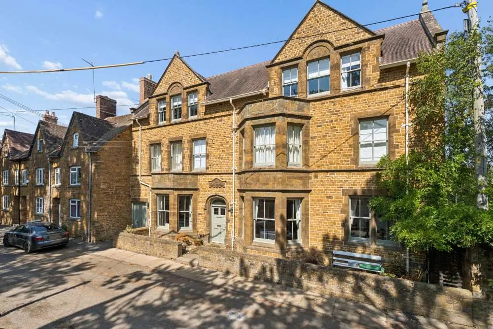 2 bed flat for sale, Victoria Terrace, Deddington, OX15