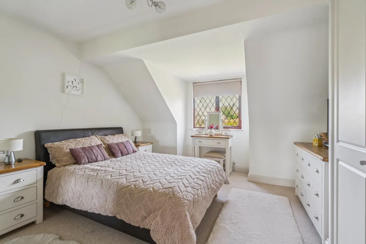 Denham Walk, Chalfont St. Peter, Gerrards Cross, SL9 0EN, photo 8