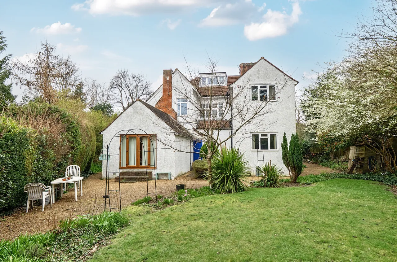 Lower Edgeborough Road, Guildford, GU1, photo 2