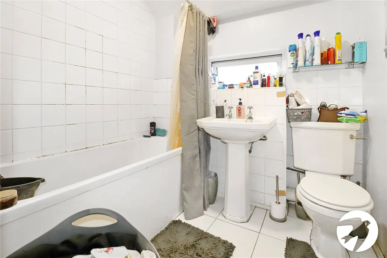 Rollesby Way, London, SE28, photo 4