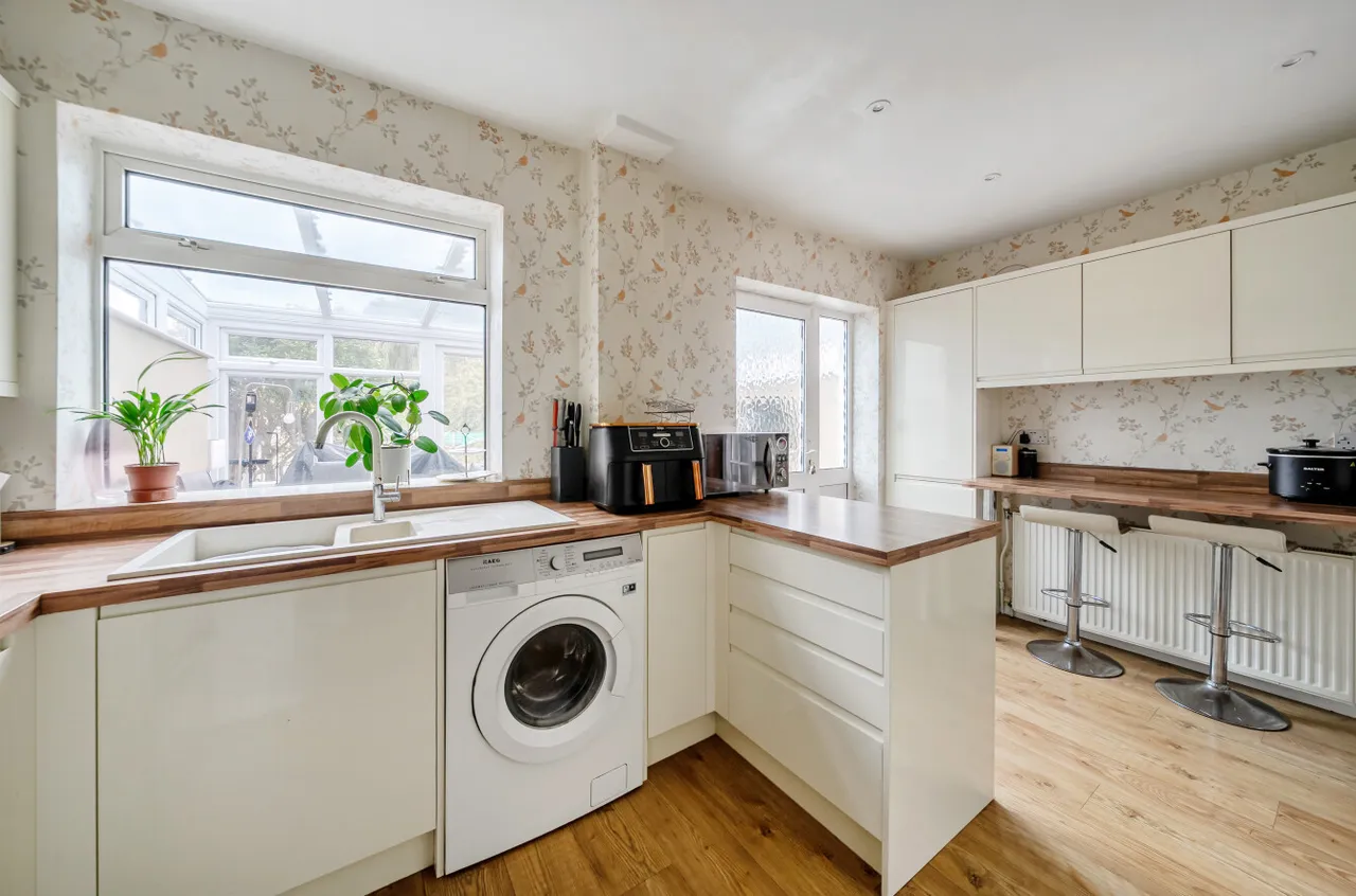 Larkfield Close, Lancing, BN15, photo 5