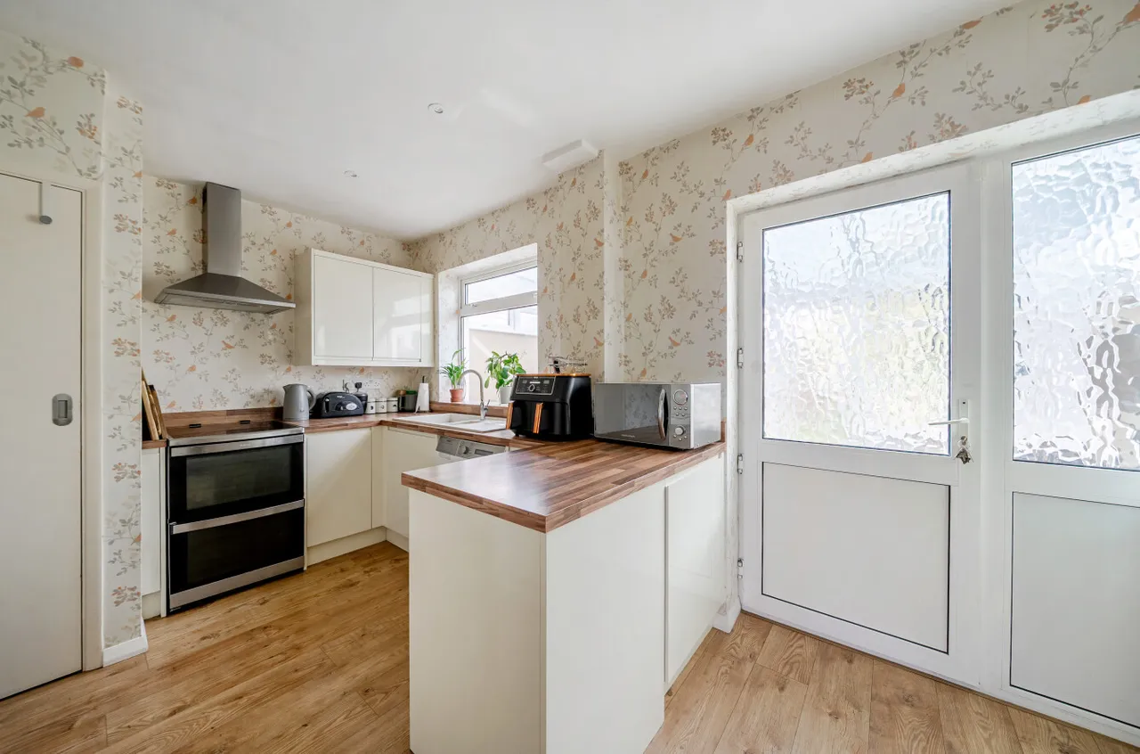 Larkfield Close, Lancing, BN15, photo 7