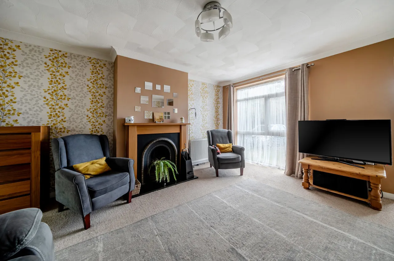 Larkfield Close, Lancing, BN15, photo 2