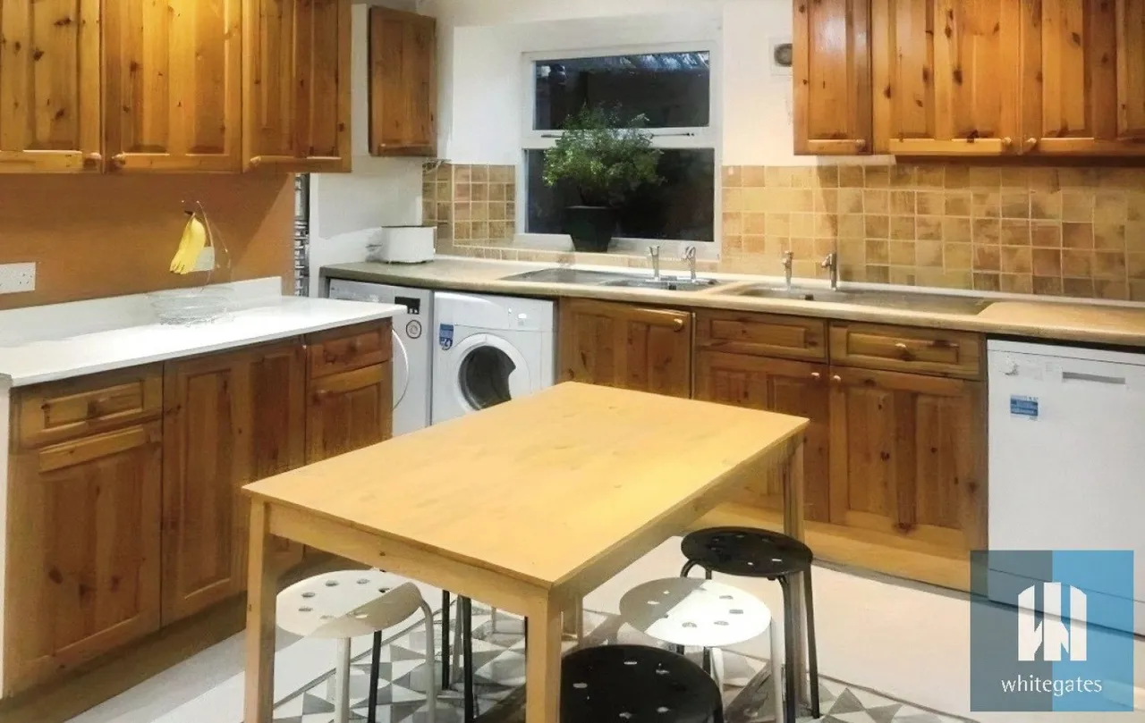 Fitzwilliam Street, Huddersfield, HD1, photo 8