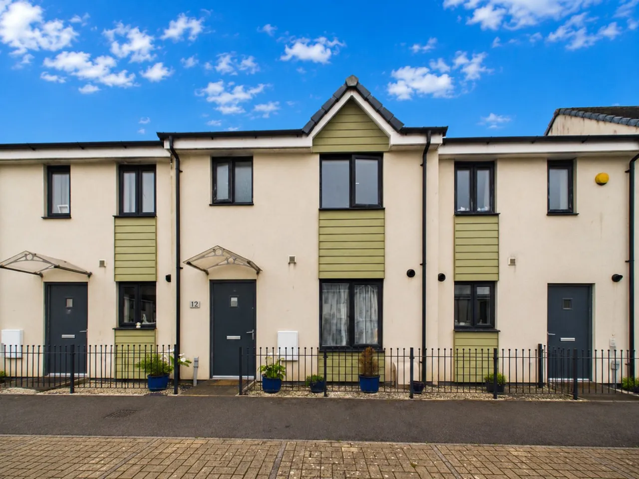 3 bed house for sale — Polperro Place, Pennycross, Plymouth