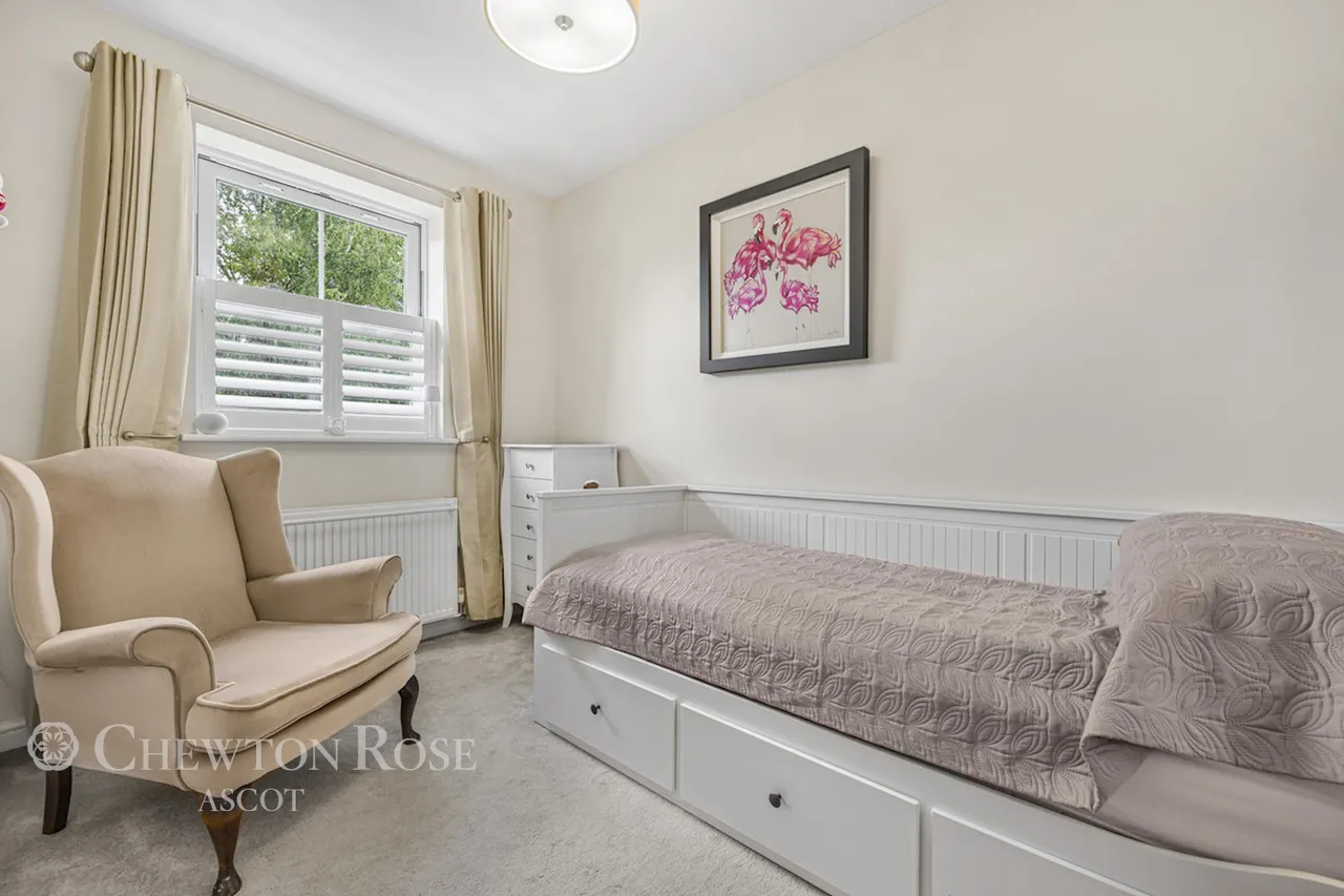 Macdonald Road, Lightwater, photo 15