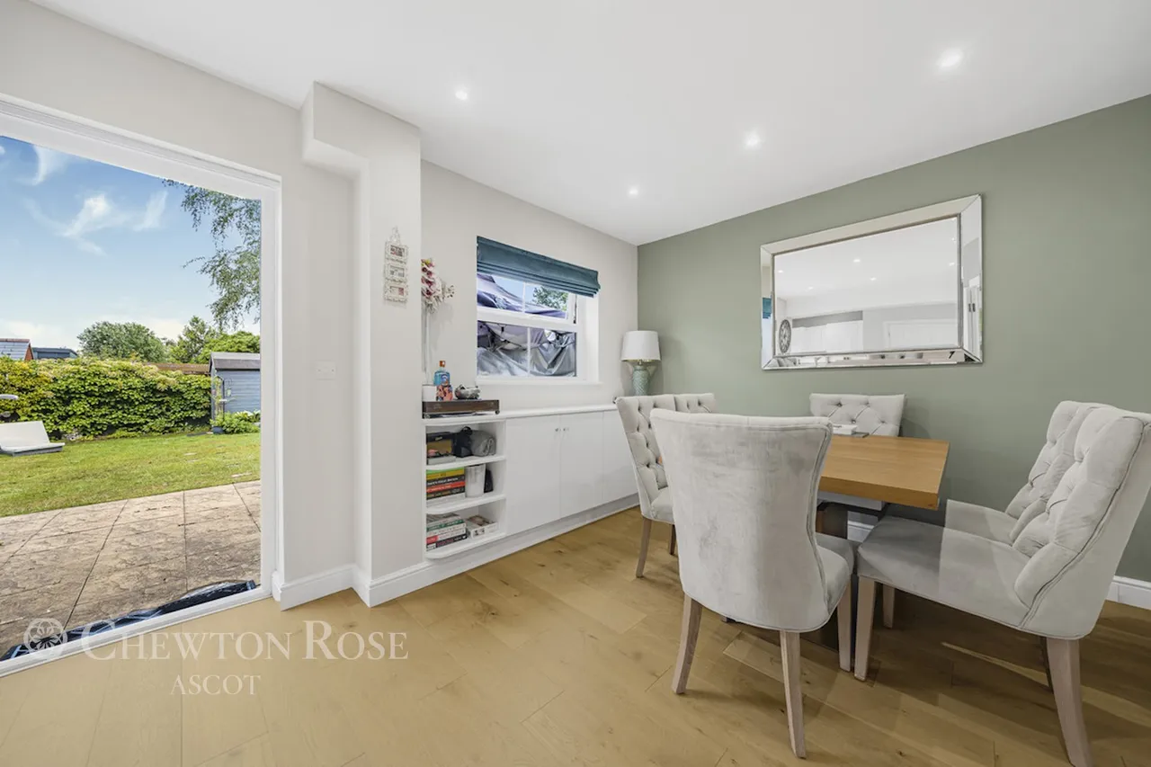 Macdonald Road, Lightwater, photo 12