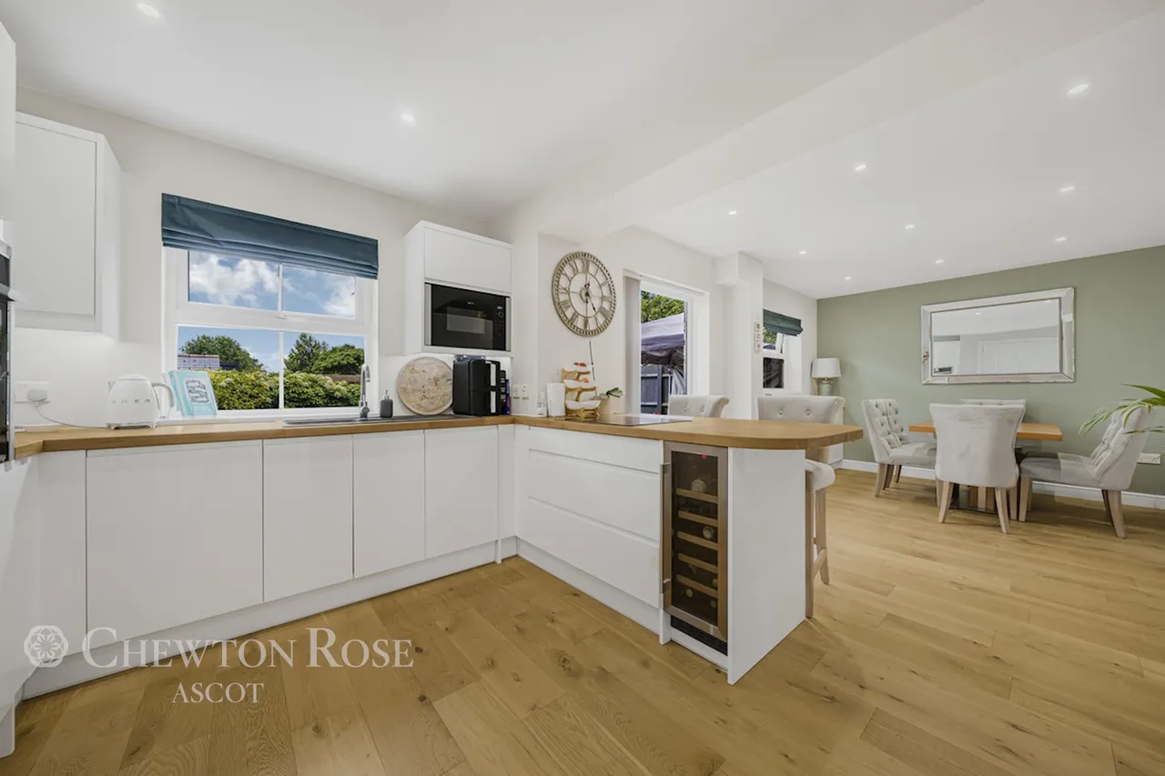 Macdonald Road, Lightwater, photo 3