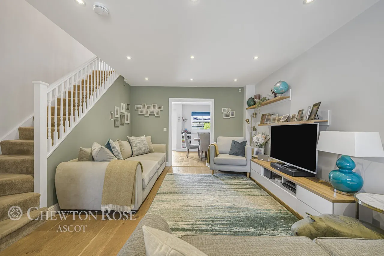 Macdonald Road, Lightwater, photo 7