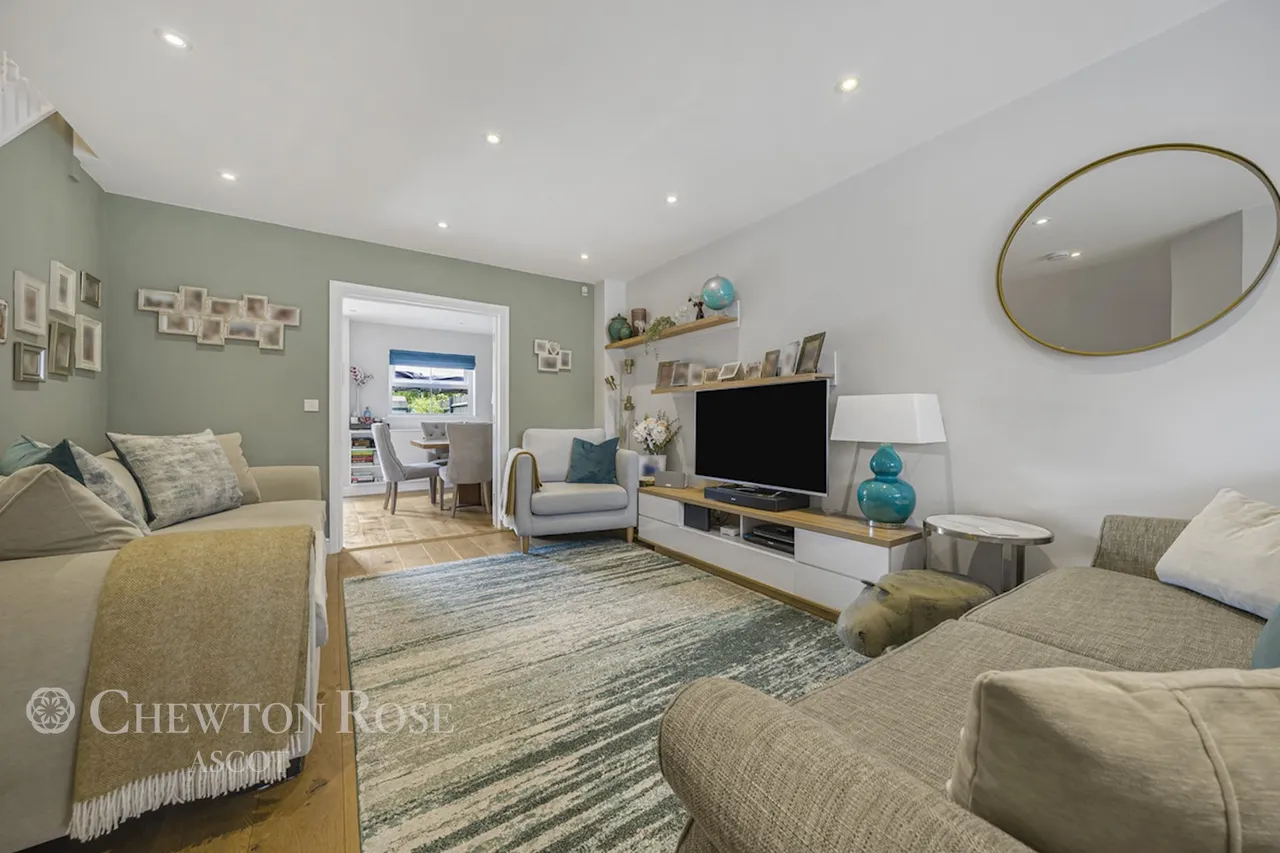 Macdonald Road, Lightwater, photo 2