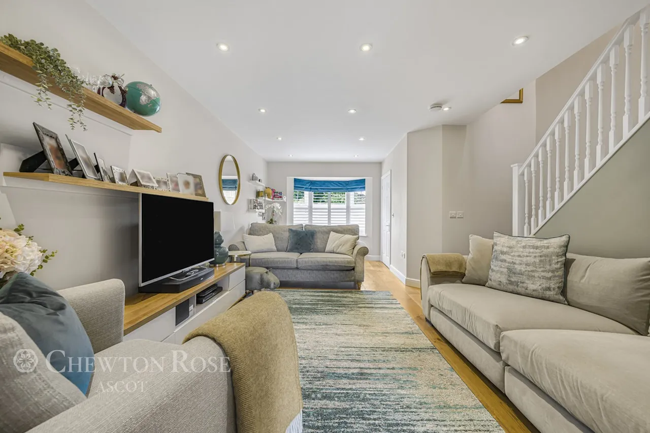 Macdonald Road, Lightwater, photo 6
