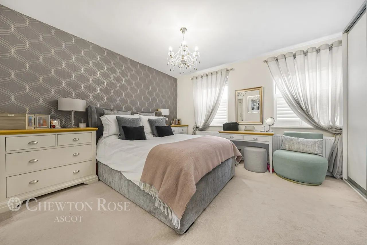 Macdonald Road, Lightwater, photo 5
