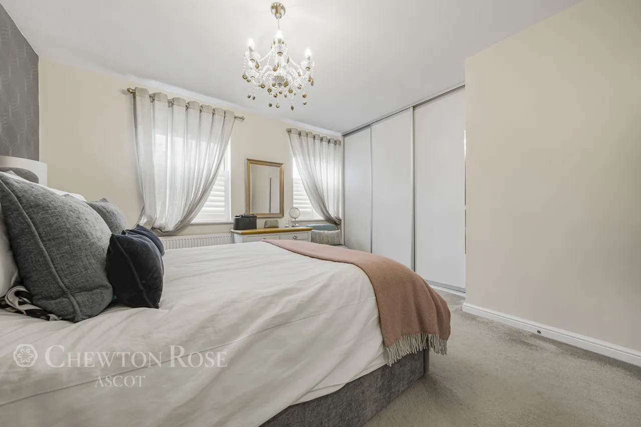 Macdonald Road, Lightwater, photo 14