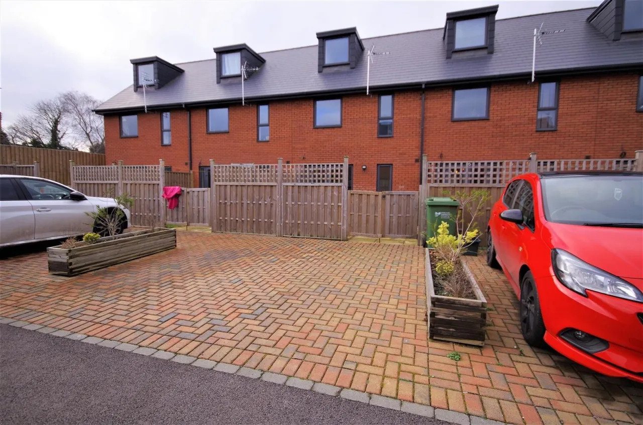 High Street, Cam, GL11, photo 17