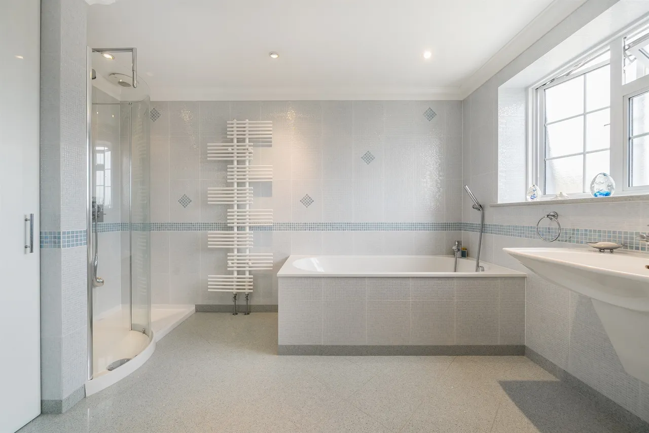 Uplands Park Road, Enfield, EN2, photo 17