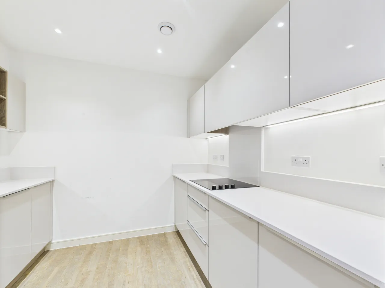 Flat 32, Ossel Court, 13 Telegraph Avenue, London, photo 12