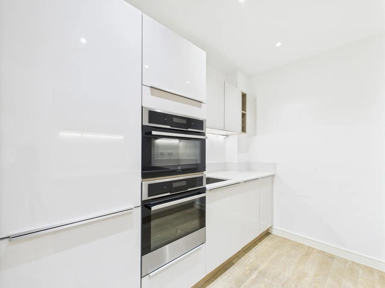 Flat 32, Ossel Court, 13 Telegraph Avenue, London, photo 2