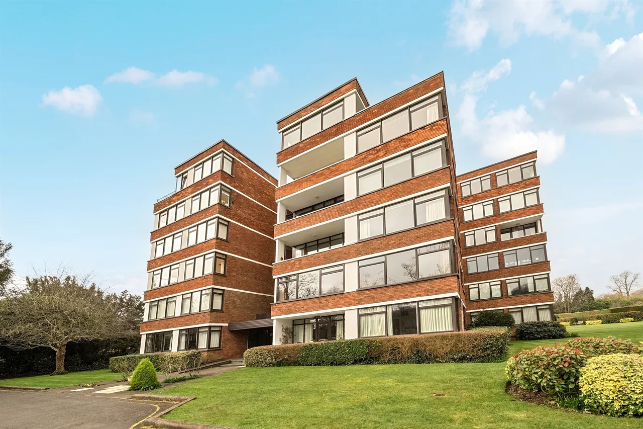 2 bed flat for sale — Ray Mead Road, Maidenhead