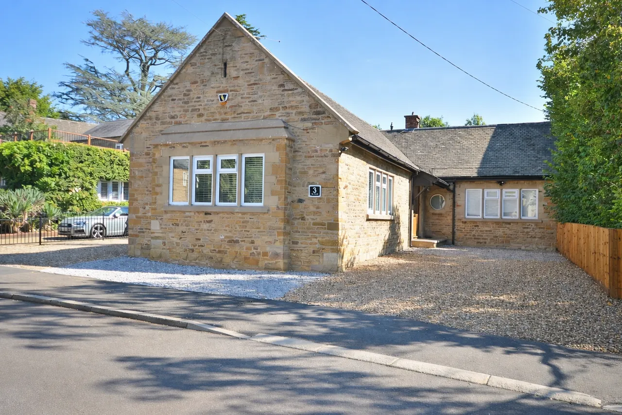 4 bed house for sale — Manor Farm Road, Great Billing, Northampton, NN3 9EB