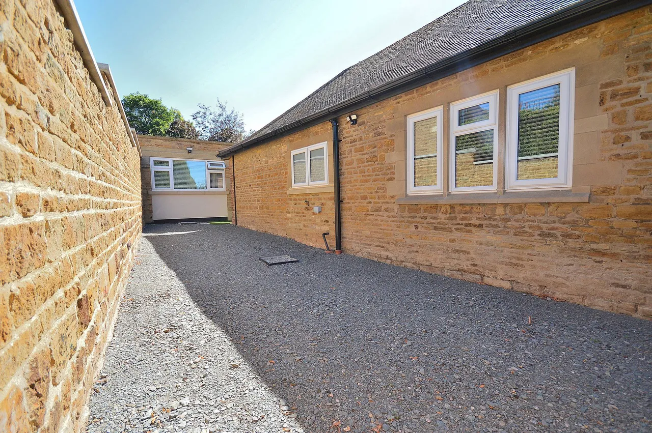Manor Farm Road, Great Billing, Northampton, NN3 9EB, photo 34